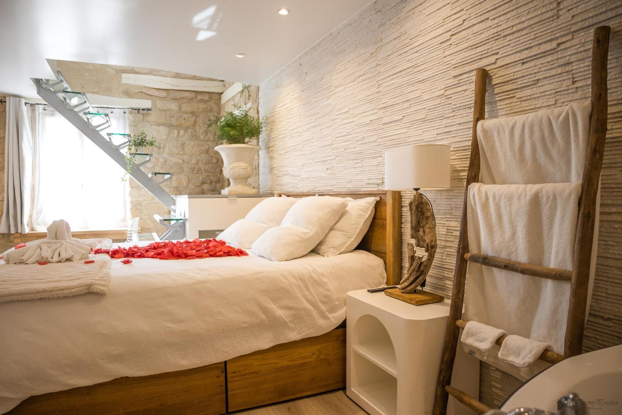 Chez Millouz - Triplex Semi-Troglodyte Apartment Pontoise Exterior photo