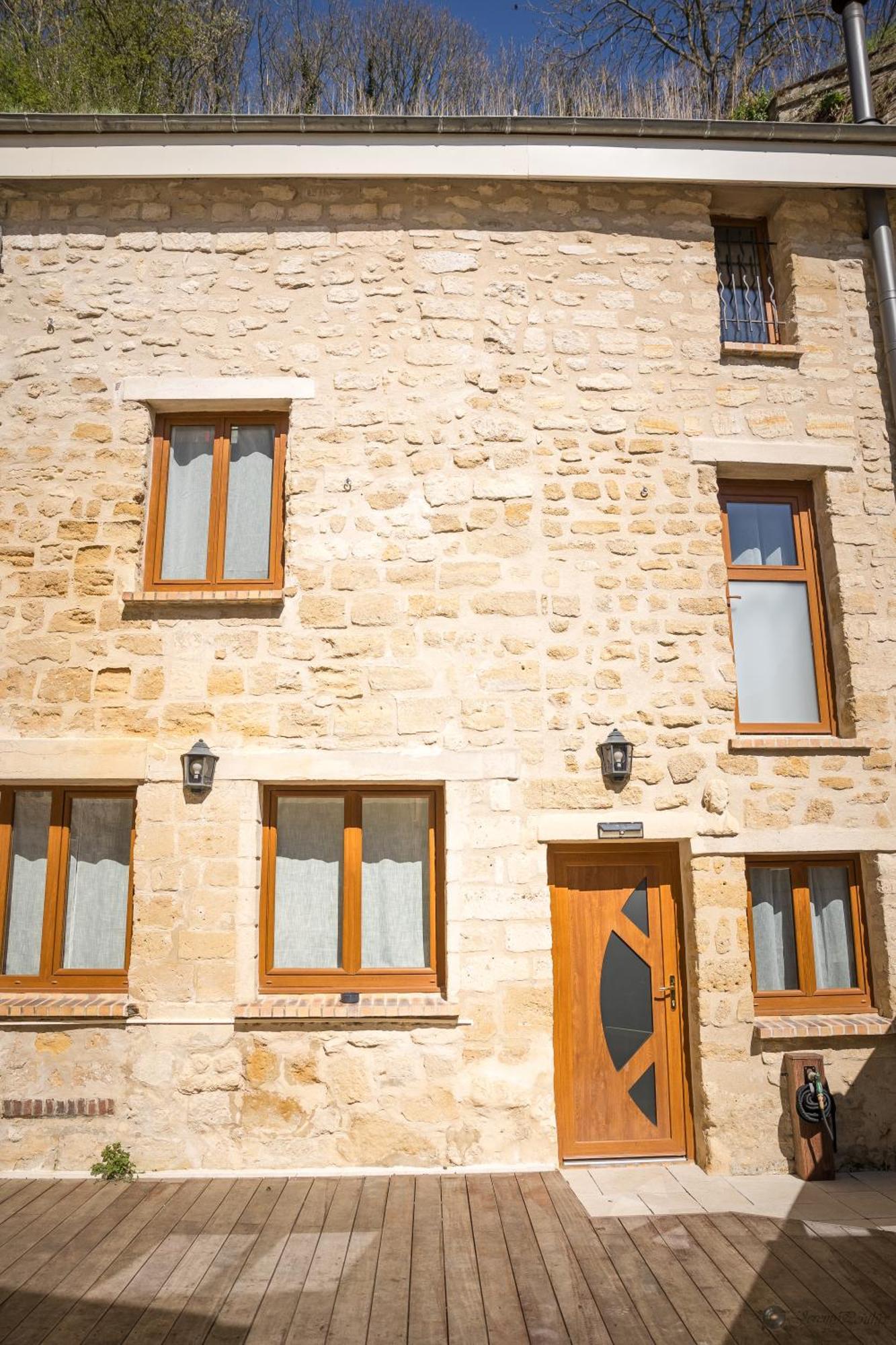 Chez Millouz - Triplex Semi-Troglodyte Apartment Pontoise Exterior photo